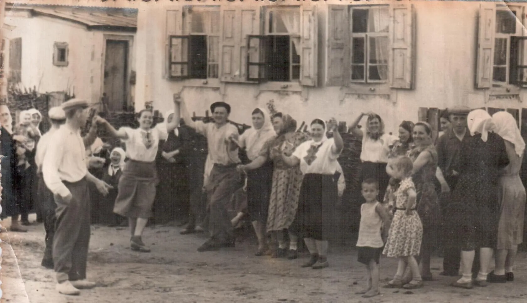 Фотографии.